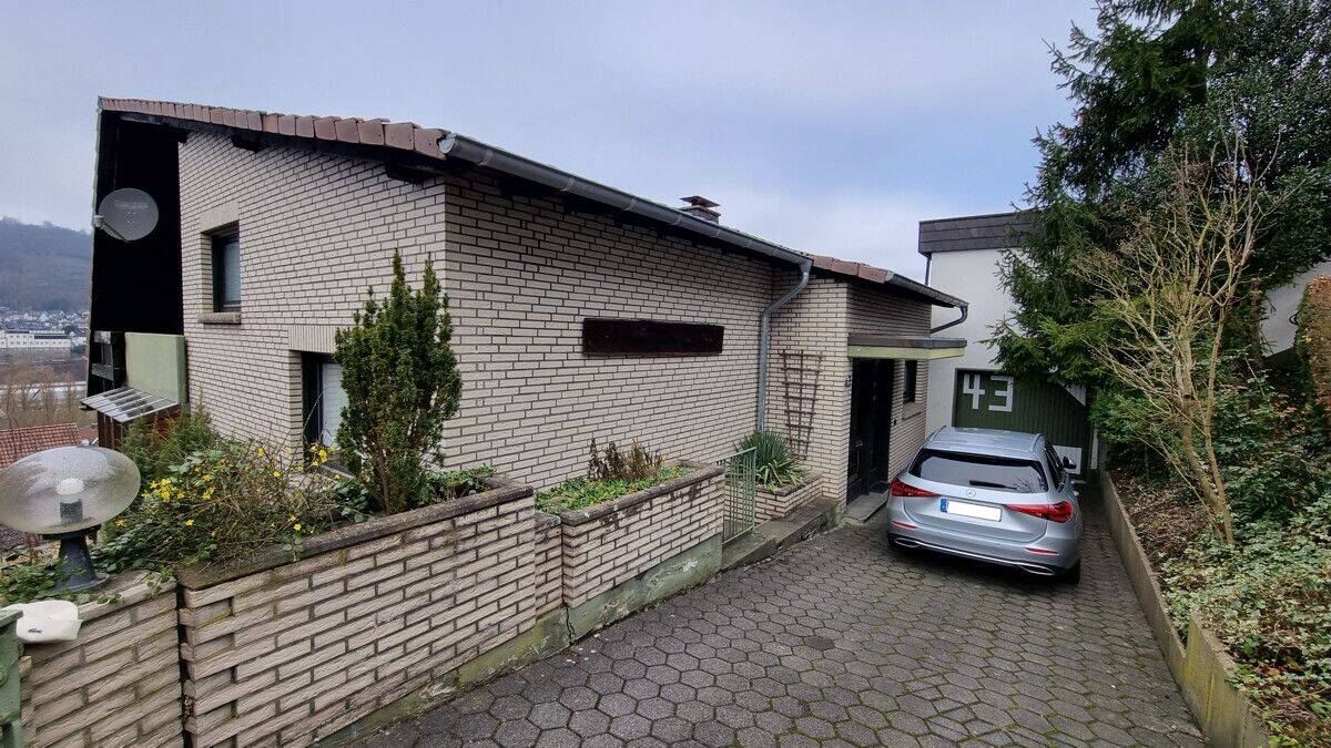 Preissenkung! Außergewöhnliches Einfamilienhaus mit 3 Garagen, 58791 Werdohl