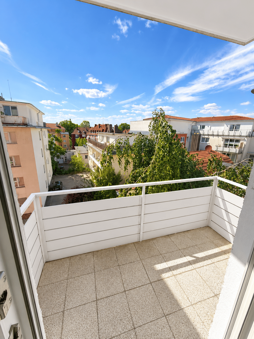 Zentrale Lage von Würzburg – Provisionsfrei – Helle Wohnung mit Wintergarten, Balkon, Küche