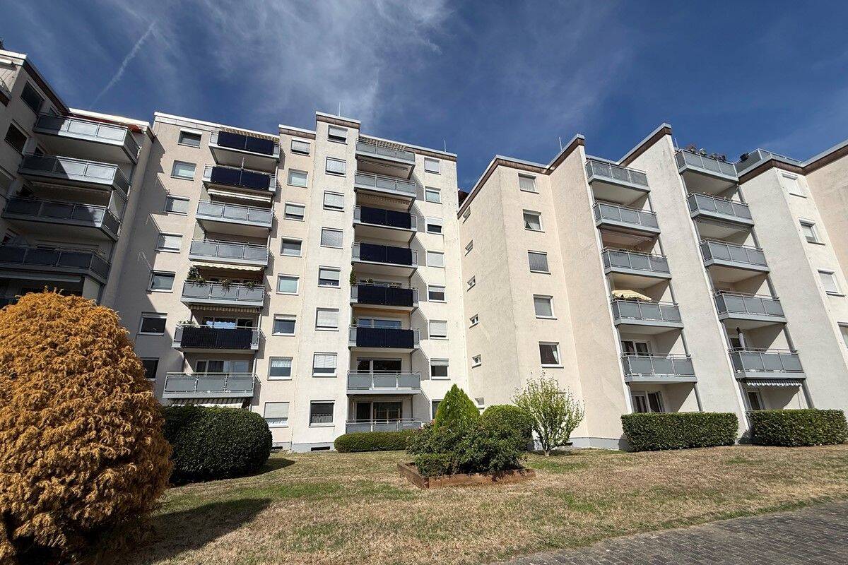 Bad Homburg – Kirdorf: Großzügige 4-Zimmer – Wohnen mit viel Platz, 61350 Bad Homburg v.d. Höhe