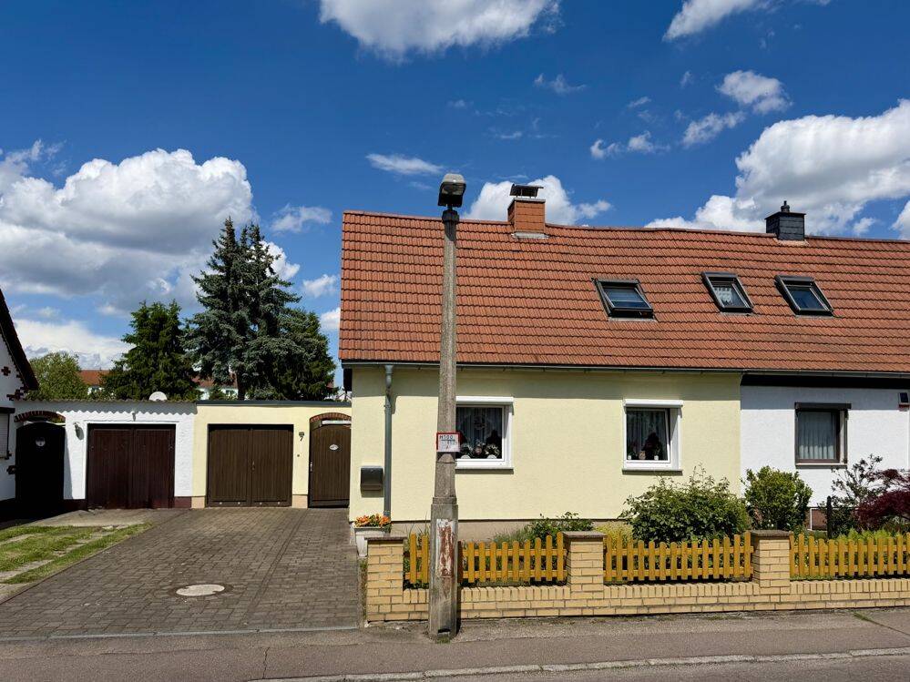Charmante Doppelhaushälfte mit Garten in Halle Rosengarten, 6130 Halle (Saale) (Ammendorf-Beesen Damaschkestraße Dieselstraße Südstadt)