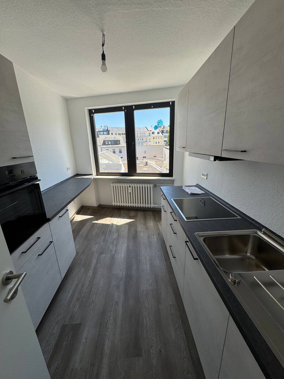 Frisch renovierte 2 ZKB (inkl. neuer EBK) in zentraler Trierer Innenstadtlage, 54290 Trier (Innenstadt Trier-Süd)