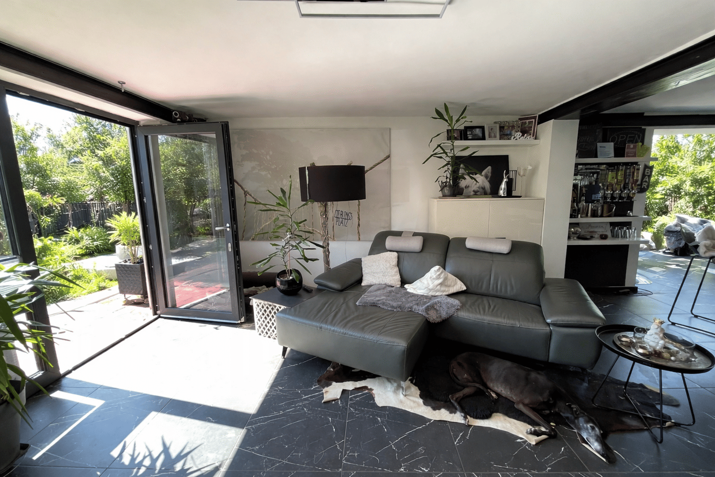 Sanierte, moderne 2,5-Zimmer-Erdgeschosswohnung mit stilvollem Wintergarten und einladender Terrasse, 96135 Stegaurach
