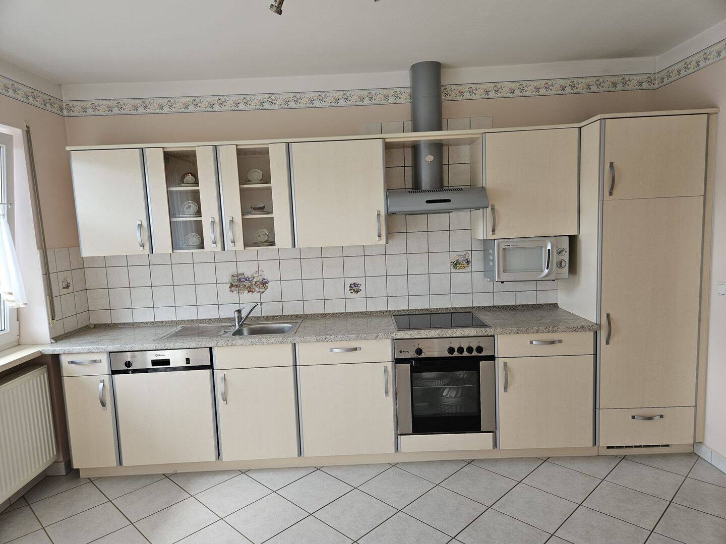 Großzügige 4-Zimmer-Wohnung mit Balkon, Einbauküche und zwei Bädern, 66578 Schiffweiler