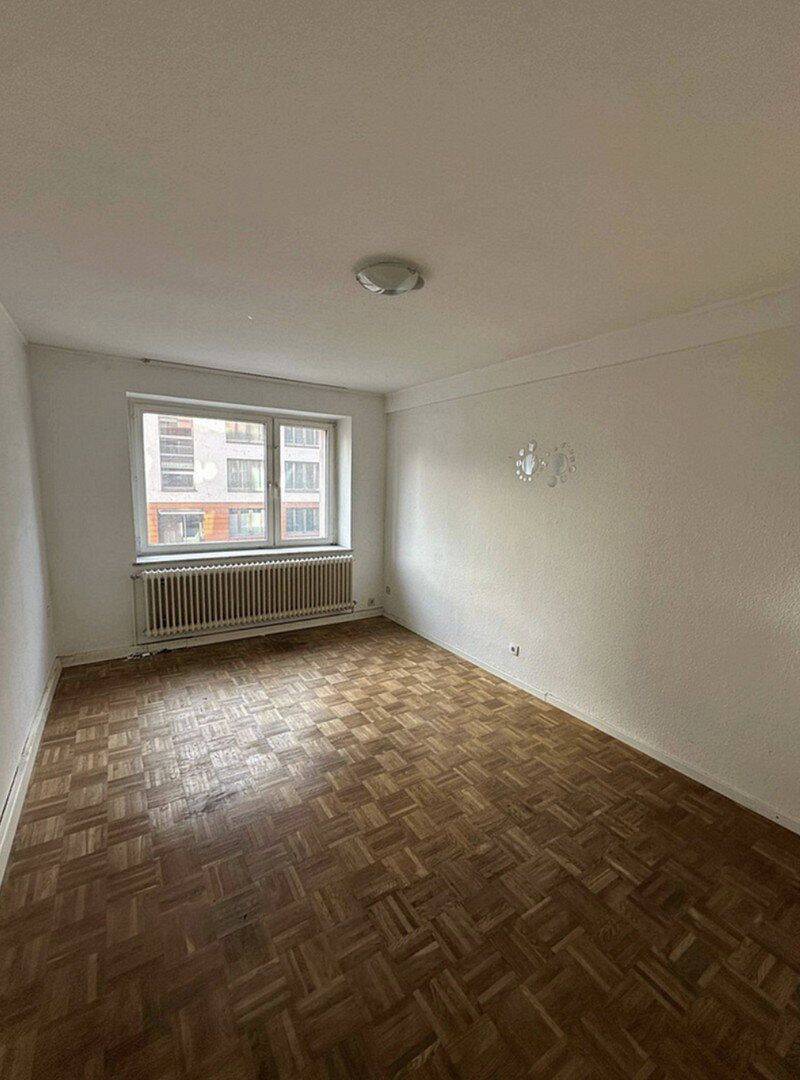 Direkt am Rheinturm – 3,5 Zimmer Wohnung in Düsseldorf, 40219 Düsseldorf (Hafen Unterbilk)