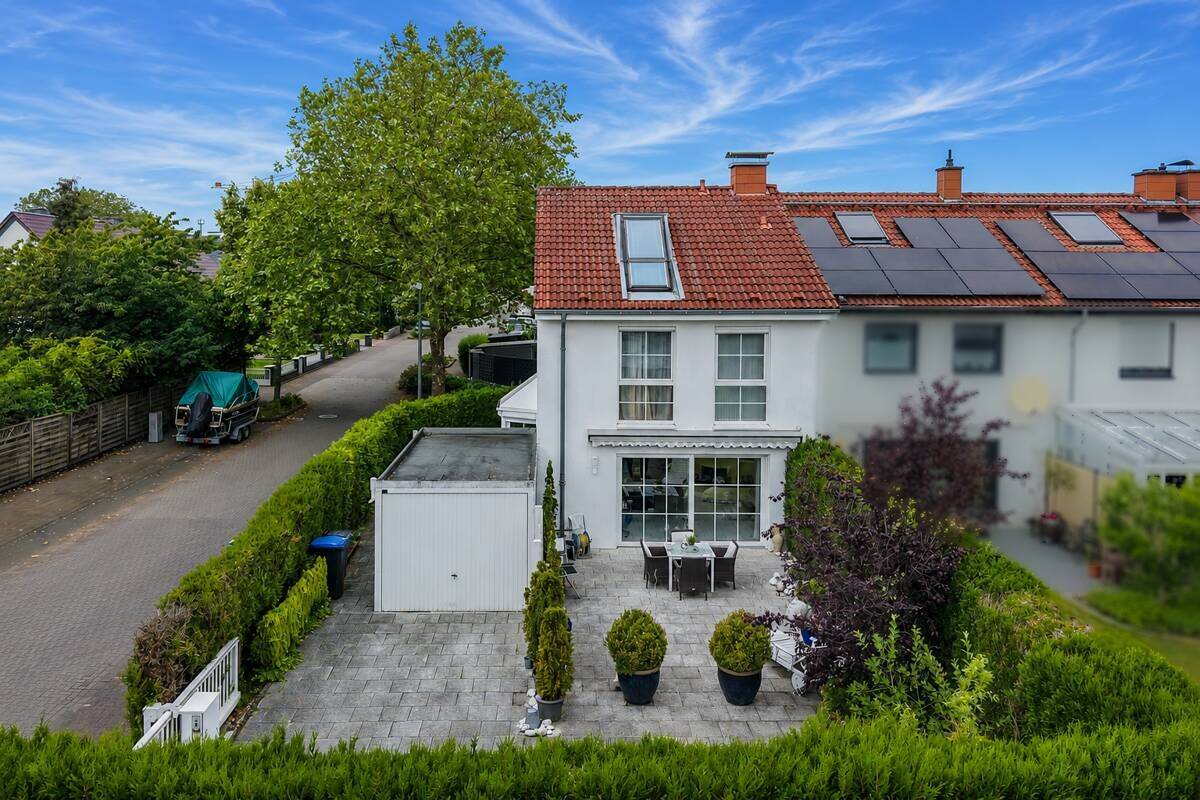 Gepflegtes Reihenendhaus auf attraktivem Eckgrundstück mit großzügigem Raumangebot, 40764 Langenfeld (Rhld.)