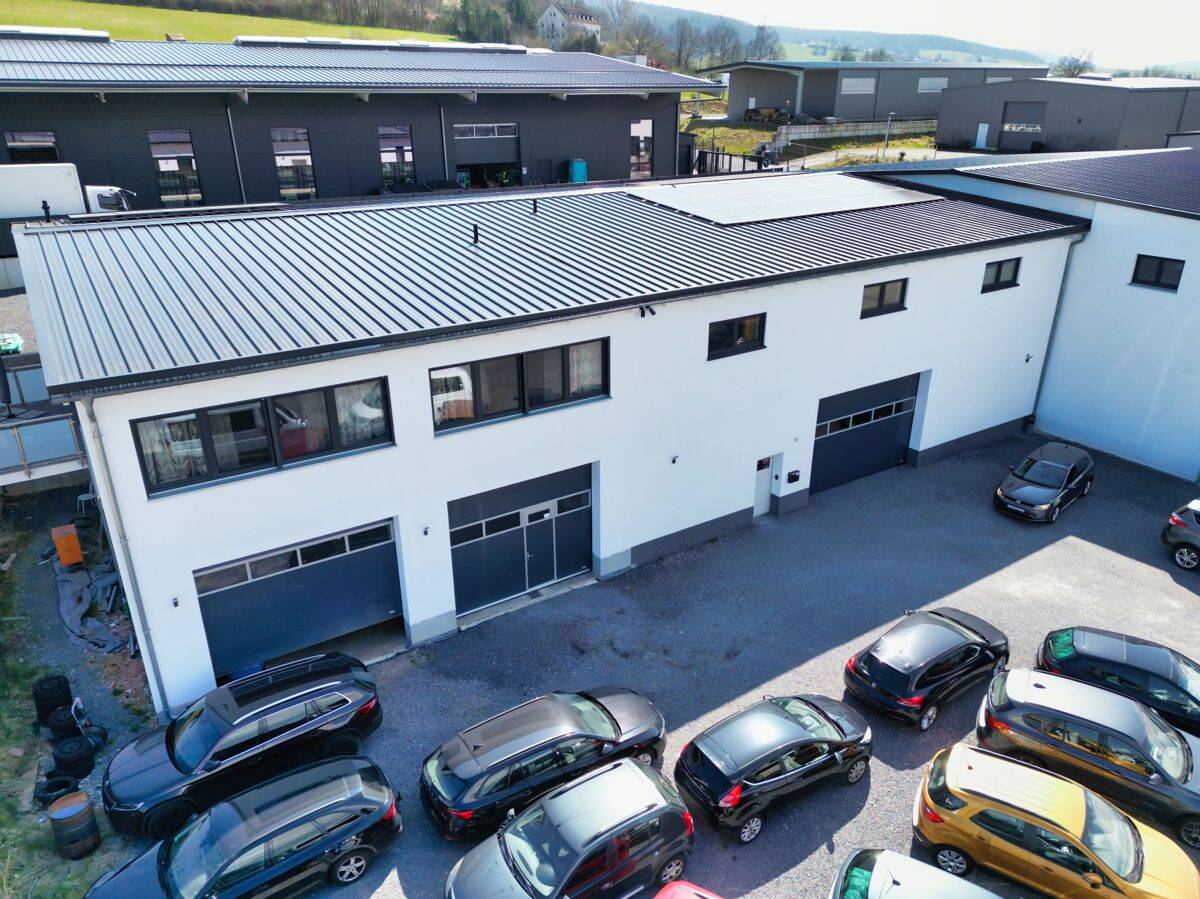 Exklusive 250 m²-Wohneinheit mit Klimaan. und ca. 1.200 m² Gewerbeflächen – Gesamtanwesen in Erbach., 64711 Erbach