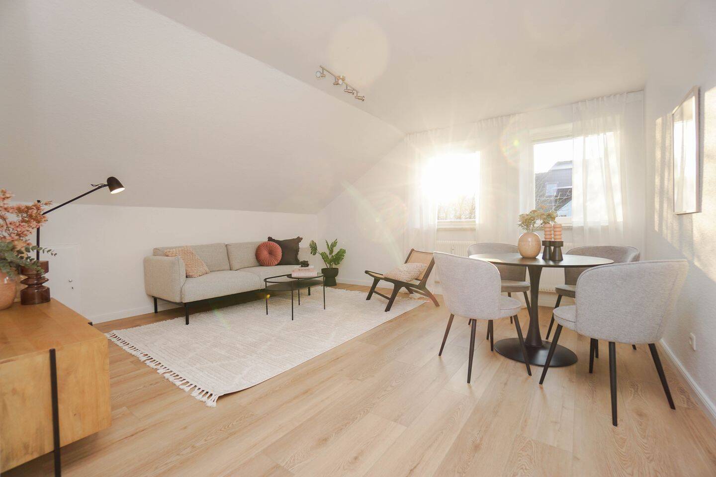 Bremerhaven – Geestemünde | renovierte 2 Zimmer Wohnung in schöner Lage!, 27570 Bremerhaven (Geestemünde)