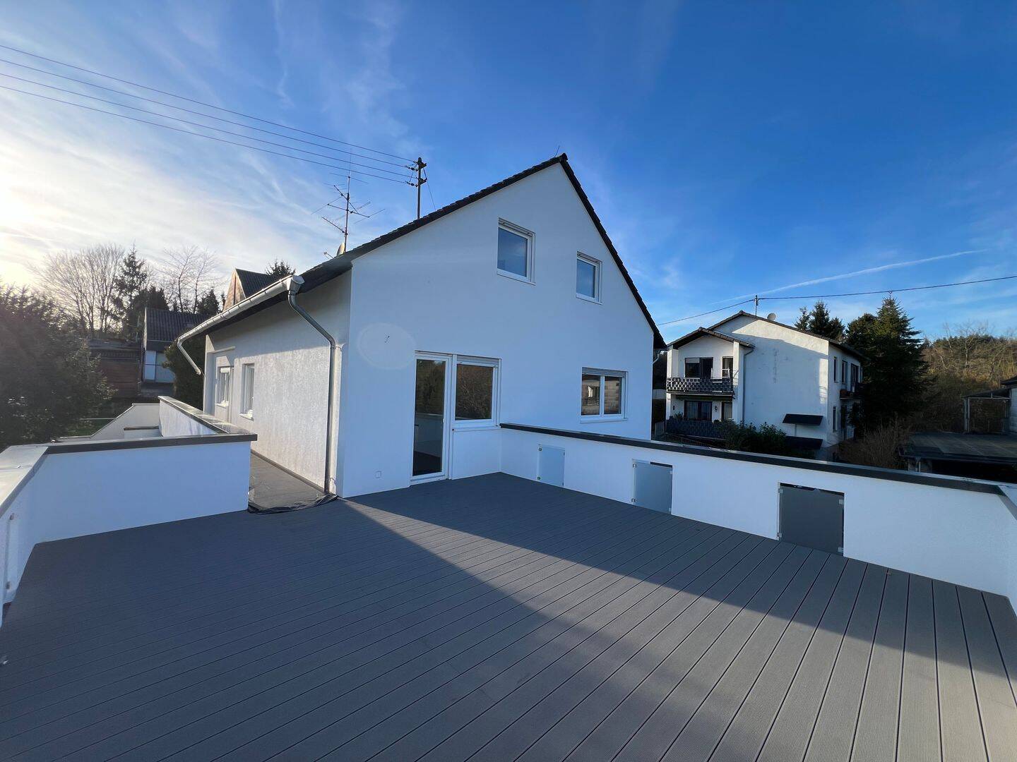 Neu renovierte 3,5 ZKB mit großer Dachterrasse *Erstbezug*, 66130 Saarbrücken