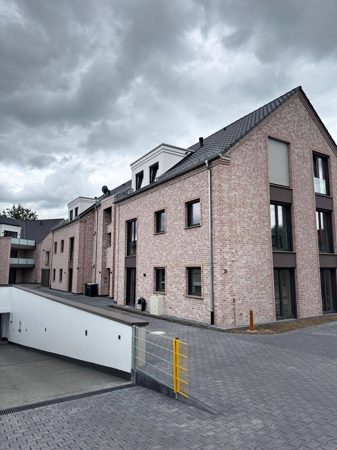 Erstbezug | 3 Zimmer Dachgeschoss Mietwohnung | Balkon | Aufzug | Tiefgarage | KfW40 | Varensell | Nähe Gütersloh | Verl, 33397 Rietberg