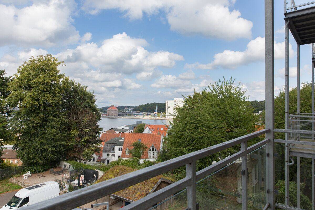 Wohnen mit Weitblick – Sanierte Wohnung mit Blick auf die Flensburger Förde, 24939 Flensburg (Altstadt Neustadt Nordstadt Westliche Höhe)