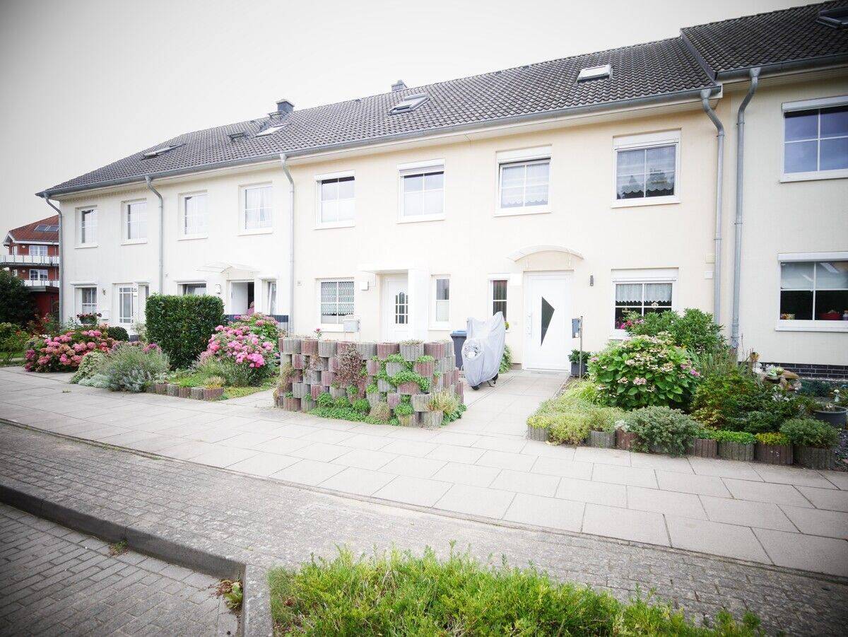 Reihenmittelhaus mit genügend Platz, Wintergarten, Balkon, Kamin und PKW-Stellplatz!, 23966 Wismar