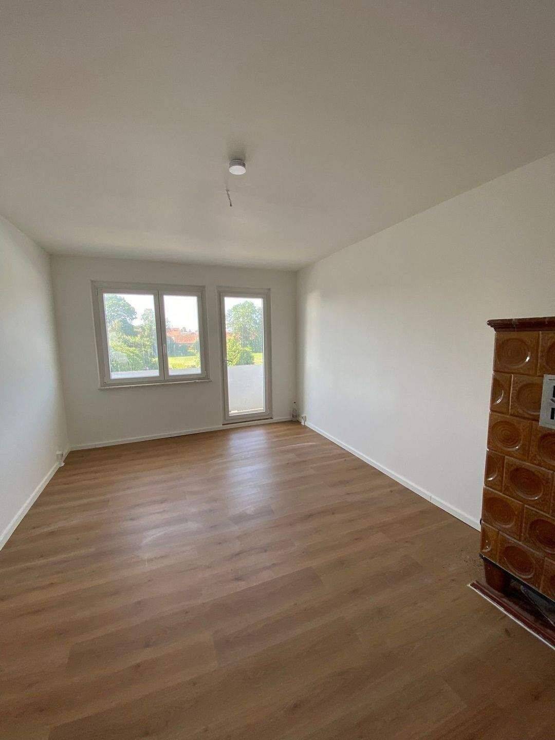 Helle 1 Zimmer Wohnung mit Balkon *Kleine Küche mit Holz-/Kohleofen *Duschbad mit Fenster *Keller, 14913 Niedergörsdorf