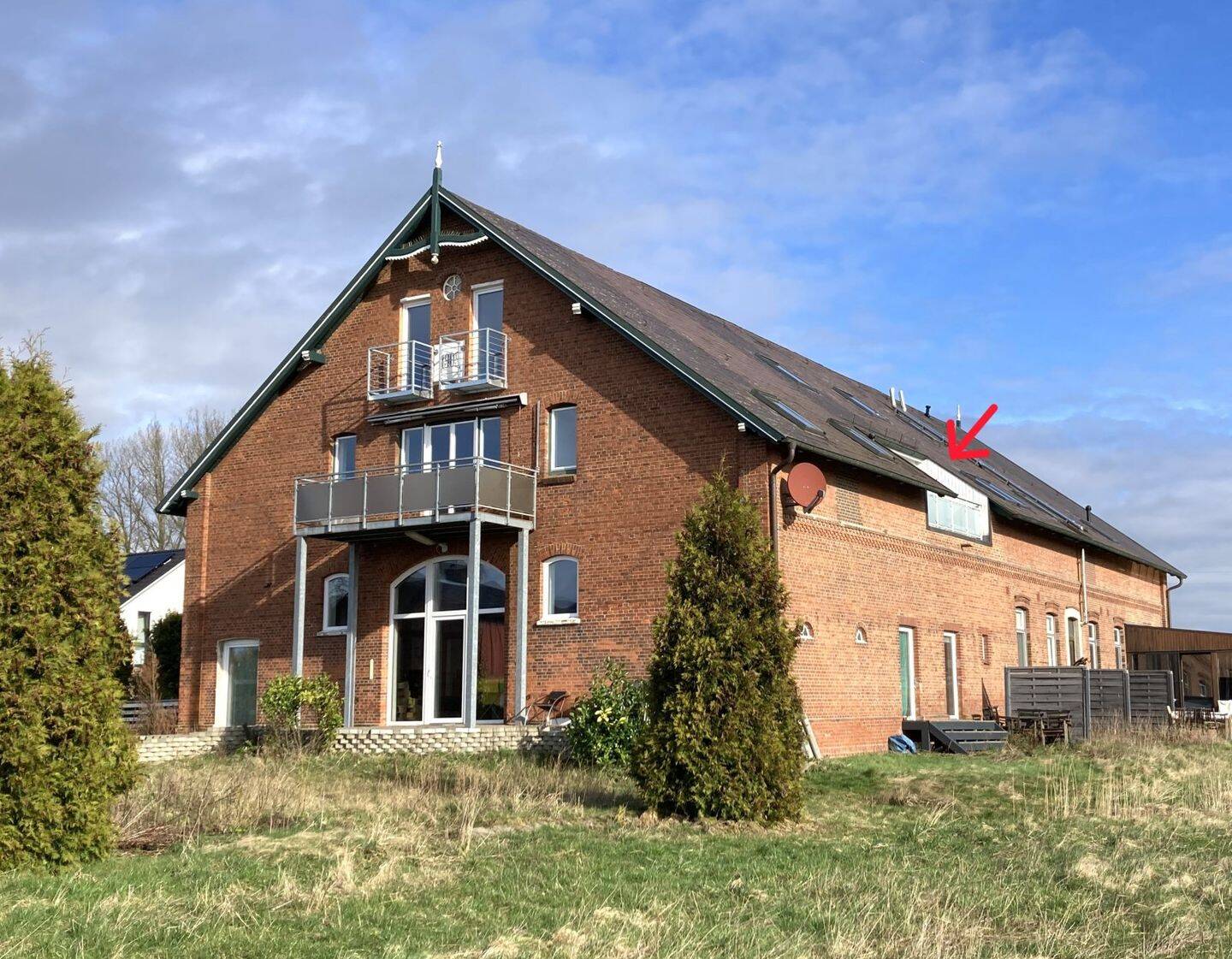 Helle 2- bis 4-Zimmer-Wohnung mit Loggia und ausgebautem Spitzboden, 21037 Hamburg (Bergedorf)