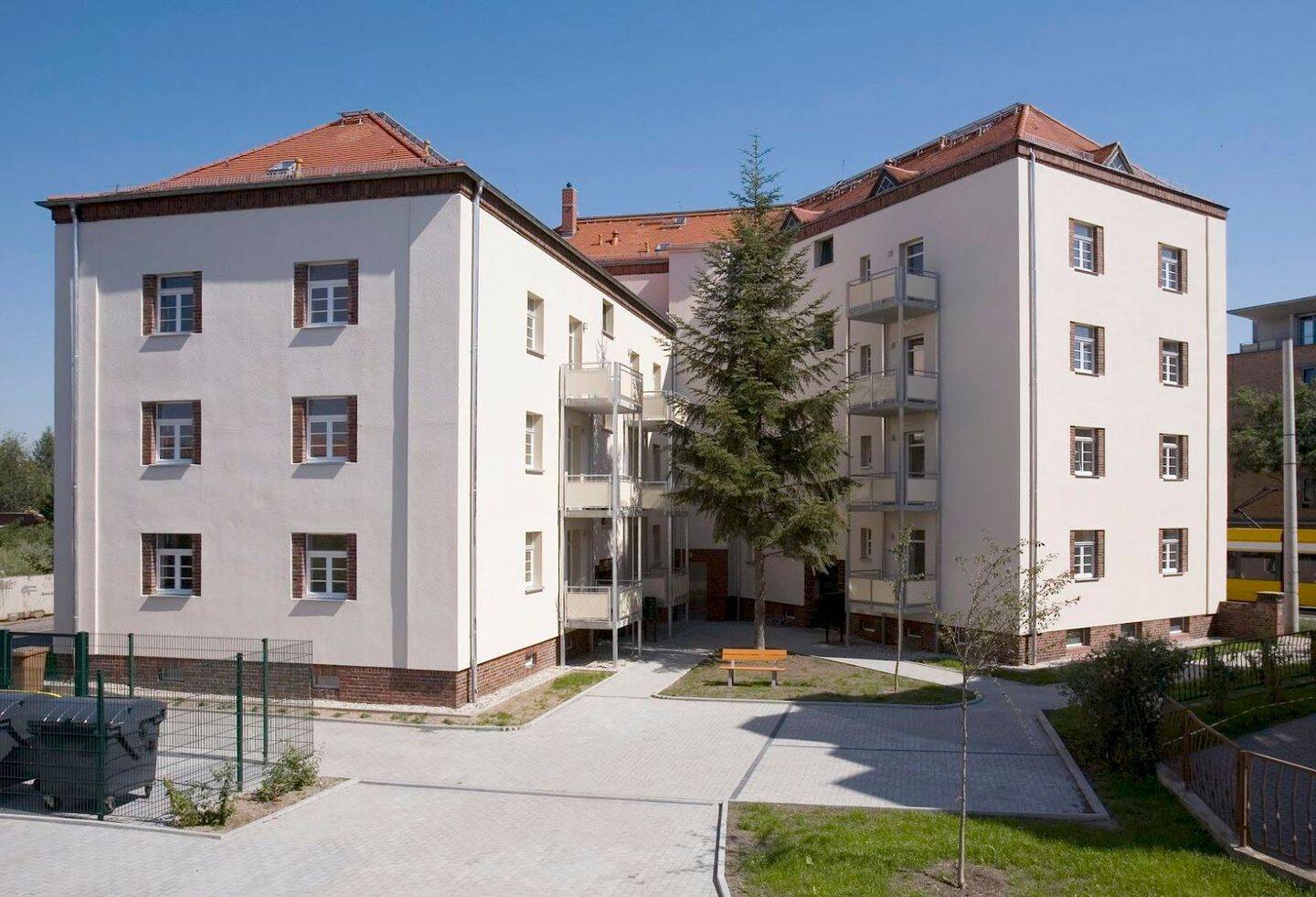 Schick sanierte 2-Zimmer-Wohnung mit separater Küche und Balkon, 1129 Dresden (Hellerberge Pieschen-Nord/Trachenberge Trachau)