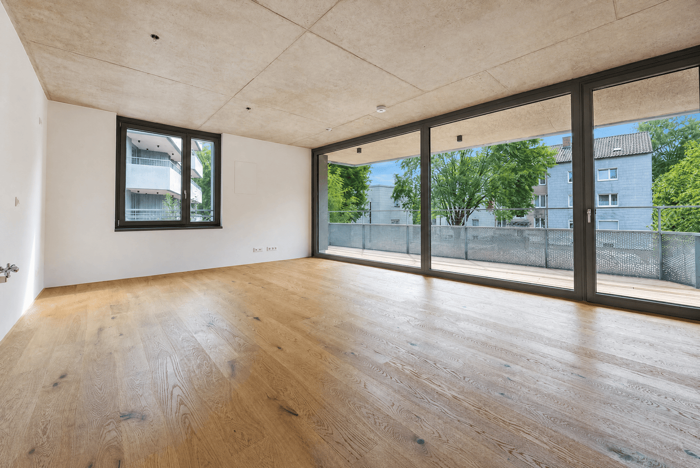 Helle 2-Zimmer-Wohnung mit großzügigem, überdachtem Balkon im Grünen – Erstbezug, 83024 Rosenheim (Fürstätt Ost Süd West Westerndorf Sankt Peter)