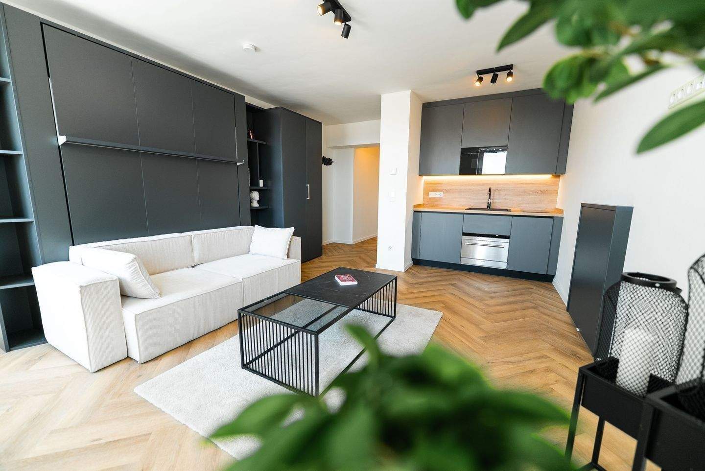 Design trifft Komfort: Bezugsfertiges Apartment im Zentrum Augsburgs, 86152 Augsburg (Innenstadt)
