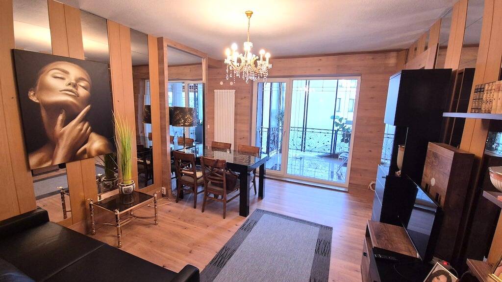 Voll möblierte 3-Zimmerwohnung auf 100m² mit Balkon und Aufzug im Zentrum von Düsseldorf, 40211 Düsseldorf (Pempelfort Stadtmitte)