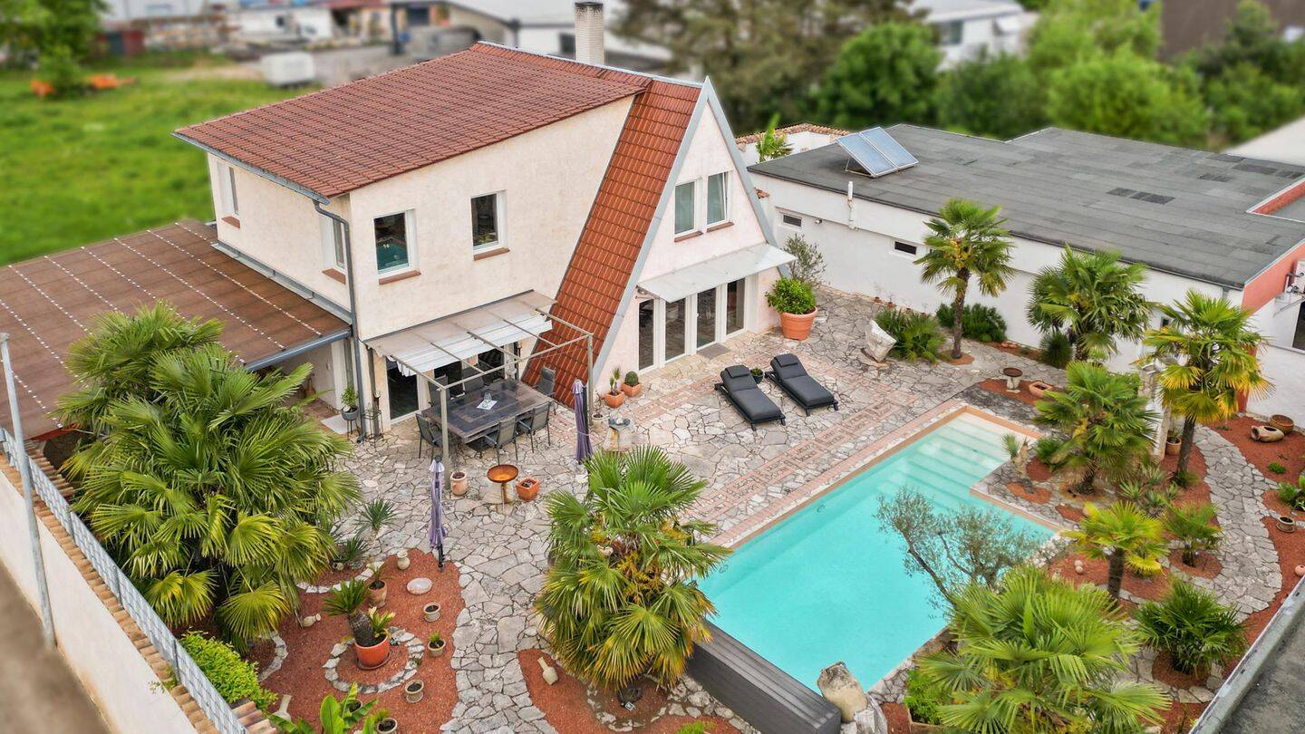 Wohnen & Gewerbe vereint – Exklusives Anwesen mit Pool, Einliegerwohnung & Hallenfläche, 67454 Haßloch
