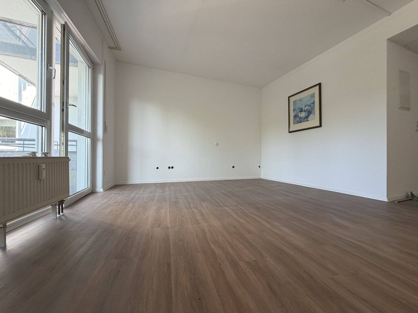 Großzügiges, helles 1-Zimmer-Apartment mit großem Bad, Küche und Balkon in Tennenlohe, 91058 Erlangen (Bruck Eltersdorf Erlangen-Süd Sebaldussiedlung Tennenlohe)