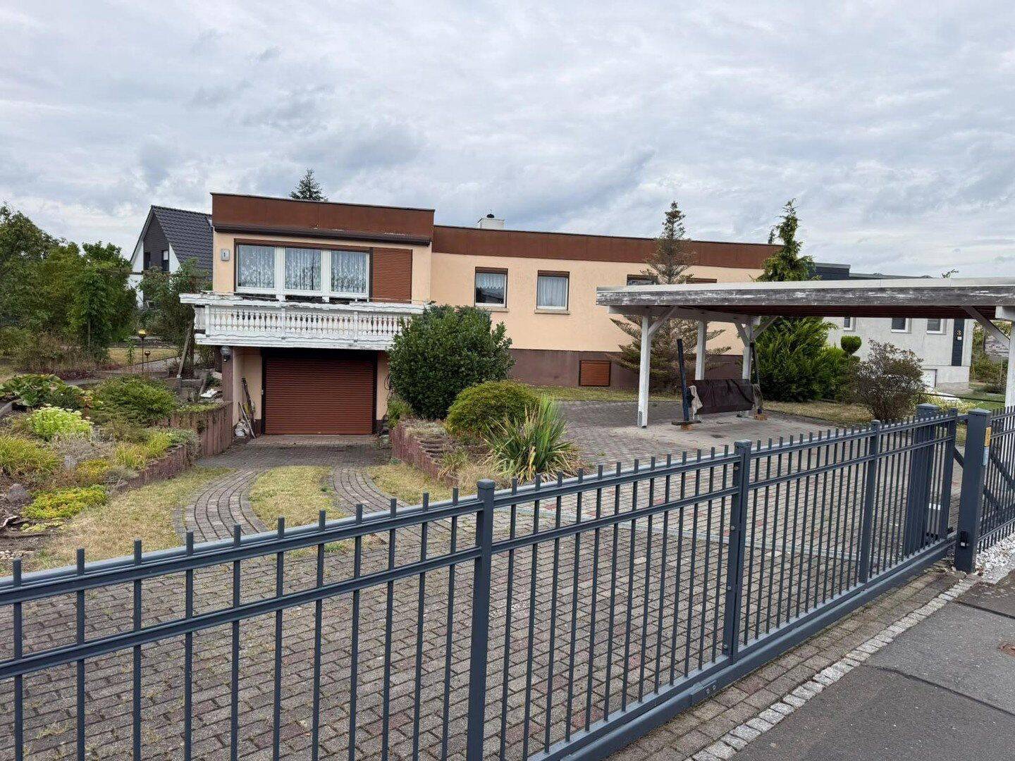 Einfamilienhaus mit 1209qm Grundstück & über 250qm Nutzfläche, 1257 Dresden (Großzschachwitz Leuben Lockwitz Niedersedlitz)