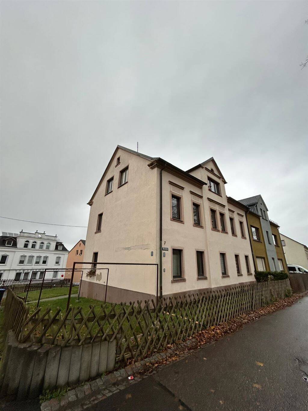Gemütliche DG 2-Zimmer mit Dusche und Laminat in ruhiger Lage!, 8062 Zwickau