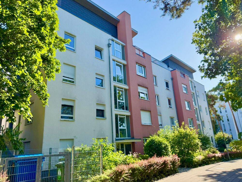 Schöne 3,5-Zi.-Whg. mit Balkon und TG-Stellplatz direkt am Fürther Stadtwald, 90768 Fürth