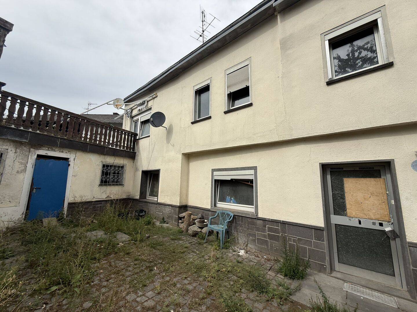 Sanierungsobjekt mit großem Potenzial in guter Lage von Ettringen, 56729 Ettringen