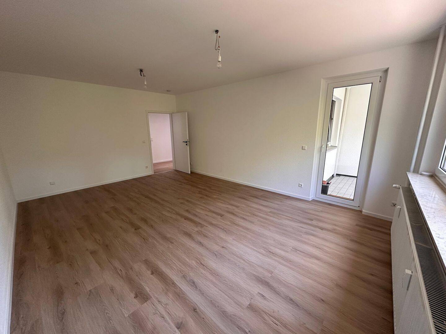 Erstbezug nach Modernisierung Etagenwohnung 3,5 ZKB mit Balkon, 65824 Schwalbach am Taunus