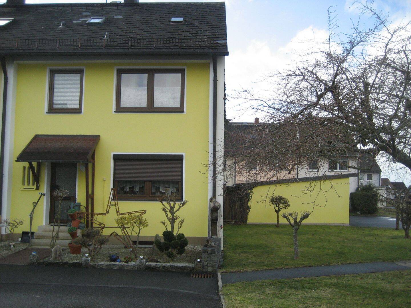Schönes Reiheneckhaus in ruhiger, gepflegter Lage, 95100 Selb