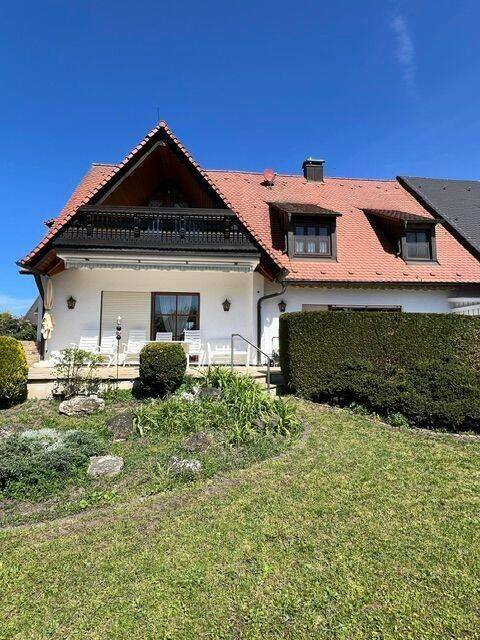 N-Großgründlach-Reutles / Helles Einfamilienhaus mit Garagen und Stellplätzen