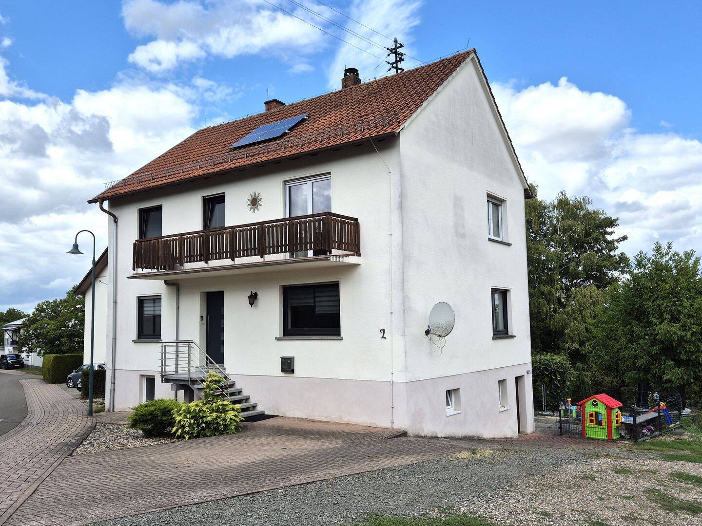 Teilrenoviertes Wohnhaus mit 2 Vollgeschoßen und Keller, 66507 Reifenberg