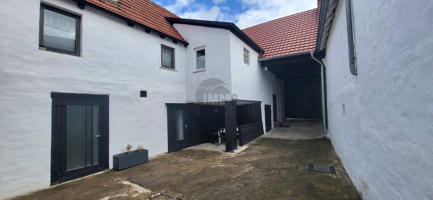 MITTEN IM HERZEN VON ERLENBACH – TEILSANIERT MIT INNENHOF UND SCHEUNE, 97837 Erlenbach b. Marktheidenfeld