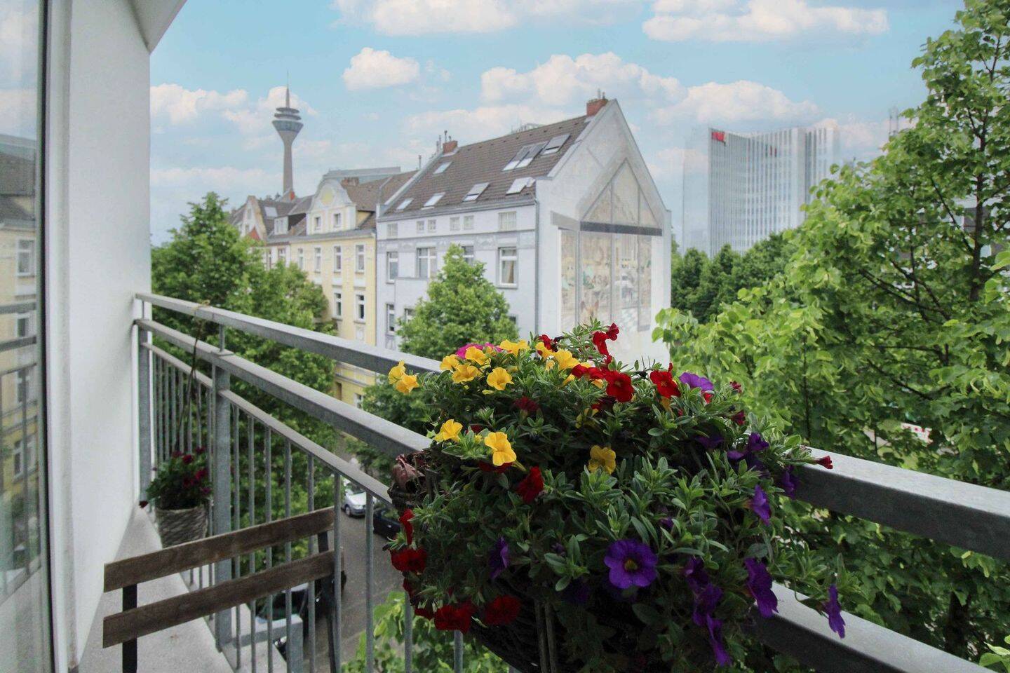 Zentral und bezugsfrei: Möbliertes 1 Zimmerappartement in Unterbilk direkt am Medienhafen, 40219 Düsseldorf (Hafen Unterbilk)