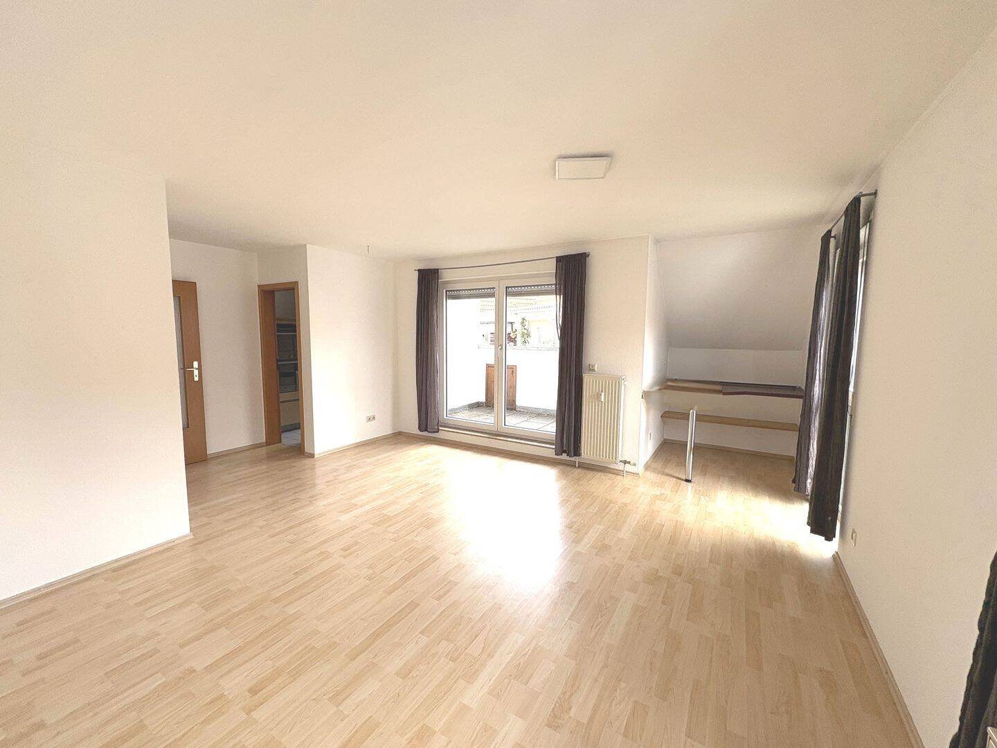 Charmante Maisonette-Dachgeschosswohnung mit Loggia und Stellplatz – zentral gelegen & sofort frei, 73066 Uhingen