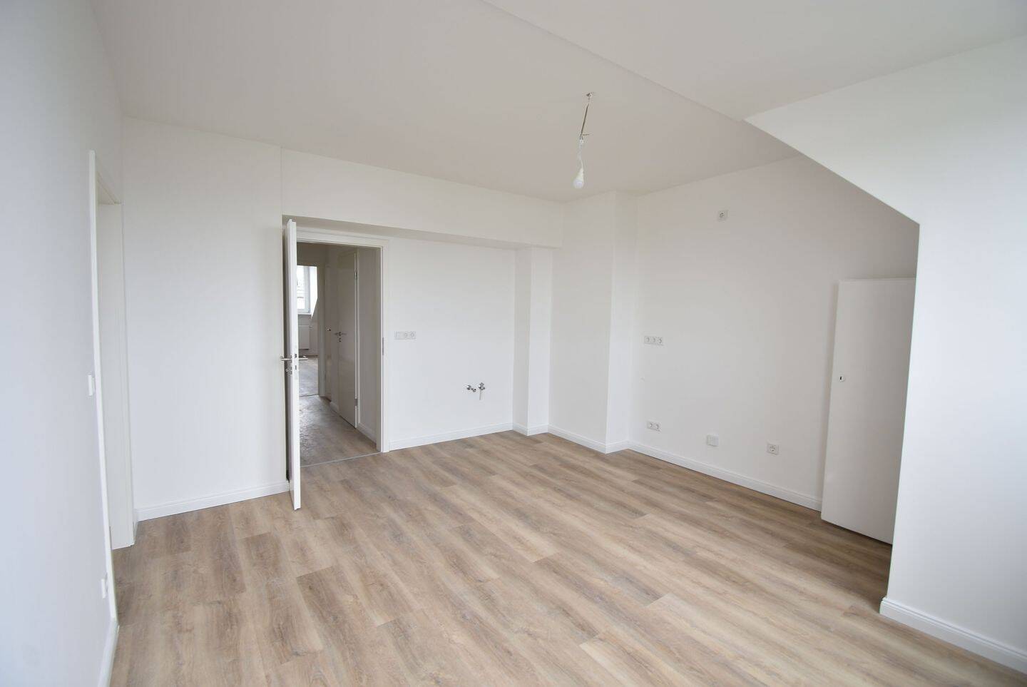 ERSTBEZUG nach Sanierung! Moderne 2-Zi-Whg mit Wohnküche in Flingern, 40233 Düsseldorf (Flingern Nord Flingern Süd Lierenfeld Oberbilk Stadtmitte)
