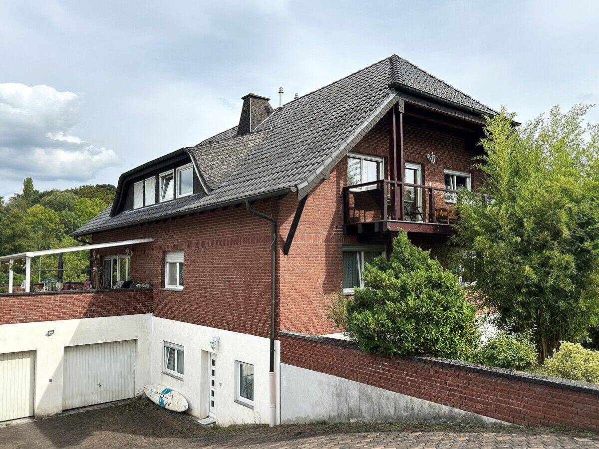 Großzügige und helle 2-Zimmer Dachgeschosswohnung in Oberpleis, 53639 Königswinter