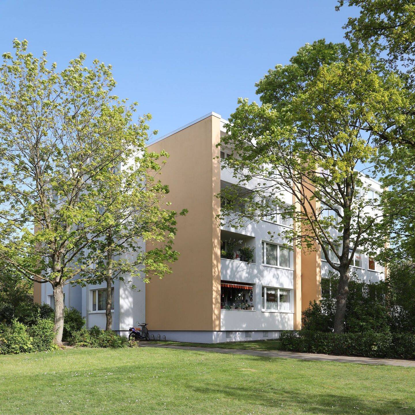 Geräumige Wohnung in Detmerode // 2.OG , Wohnung 1, 38444 Wolfsburg (Detmerode Hattorf Heiligendorf Rabenberg Westhagen)