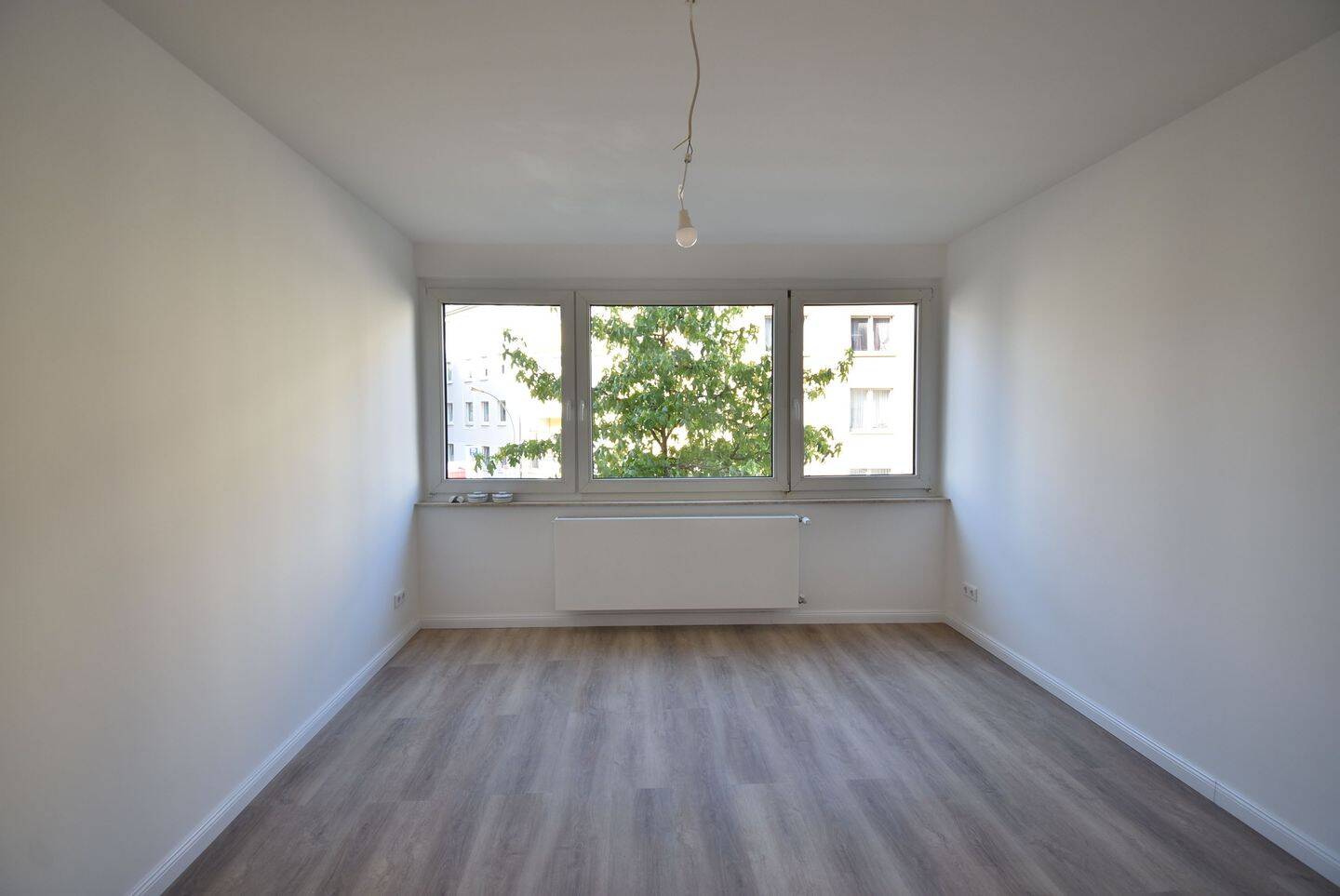 ERSTBEZUG nach Sanierung! Modernes Apartment in zentraler Lage zu vermieten, 40227 Düsseldorf (Eller Oberbilk)