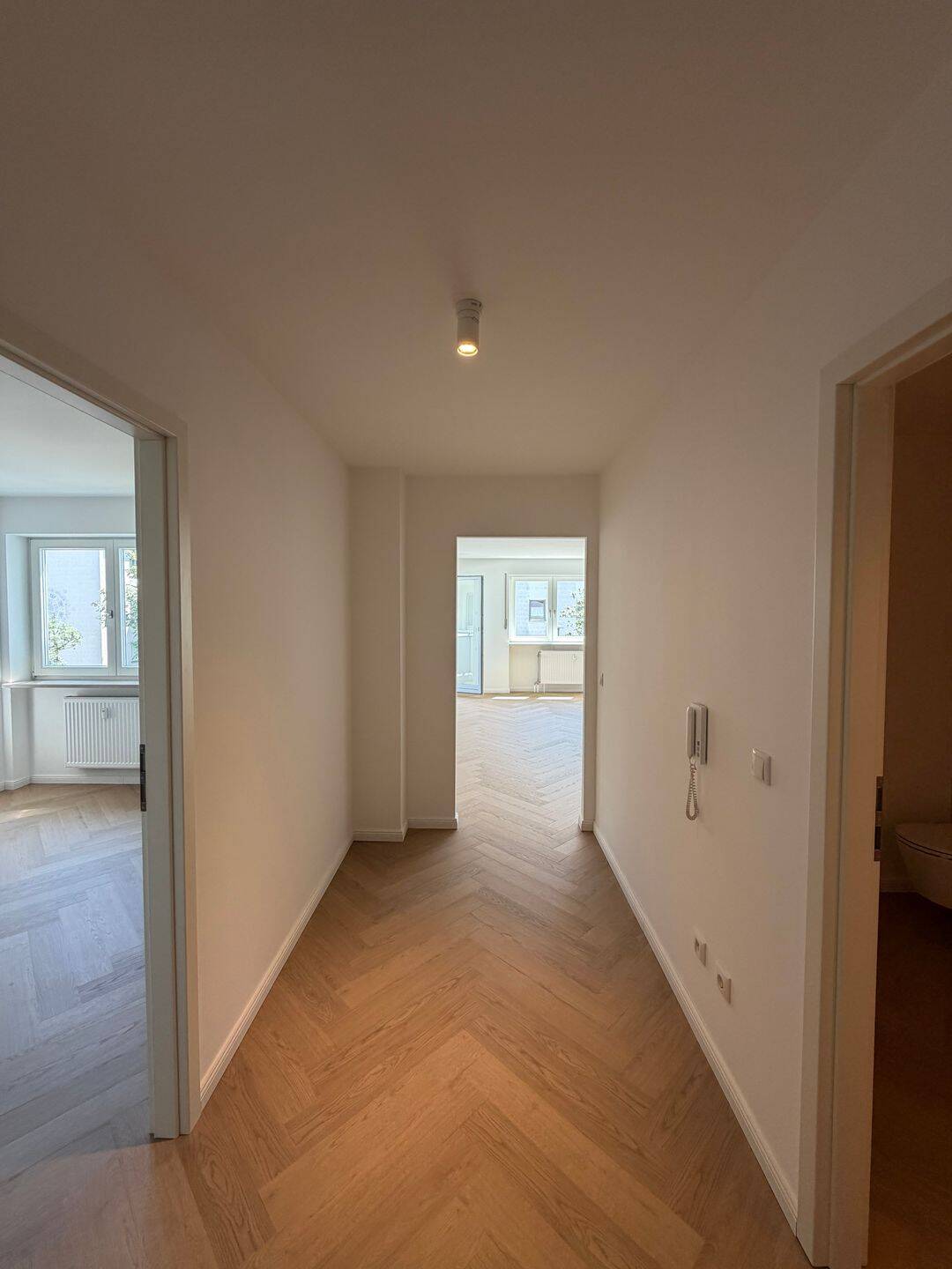 Provisionsfrei! Umfassend renovierte 2-ZKB in Gersthofen – bezugsfertig | mit Balkon & TG-Stellplatz, 86368 Gersthofen