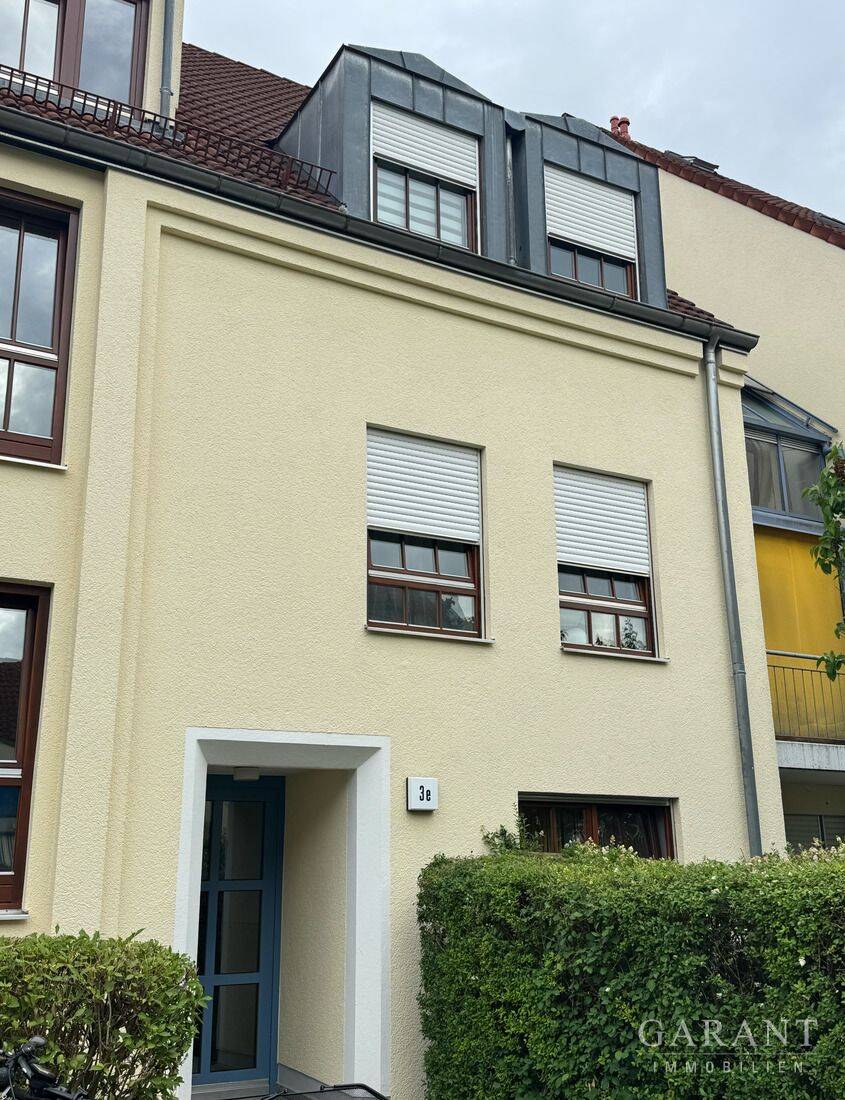 Familienfreundliche 4 Zimmer-Wohnung mit Balkon, Tiefgarage und zusätzlichem Stellplatz in Bobingen, 86399 Bobingen
