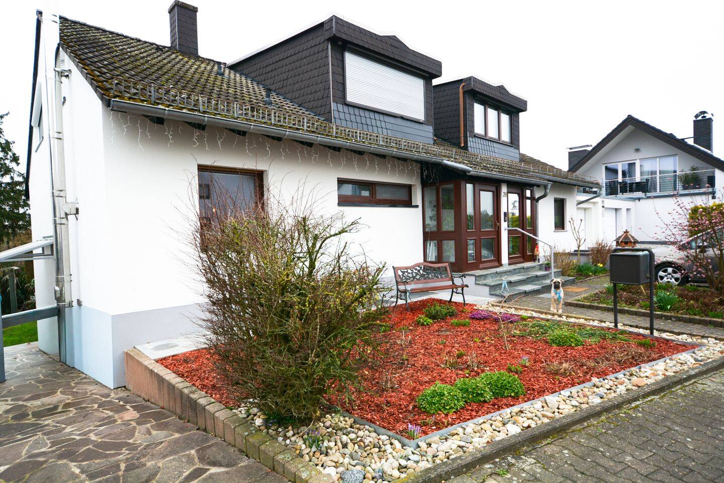 Komfortable 3-Zimmer-Maisonette-Wohnung mit eigenem Garten 2 Bädern und Balkon in Niederdorfelden, 61138 Niederdorfelden