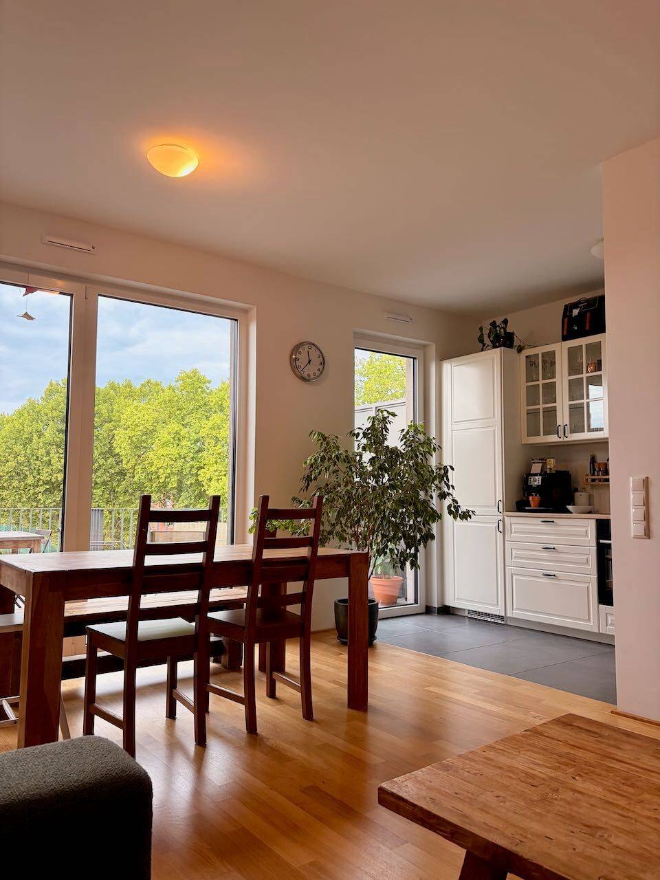 Helle 4-Zimmer Penthouse Wohnung mit großer Dachterasse, 65929 Frankfurt am Main (Höchst Schwanheim Unterliederbach)