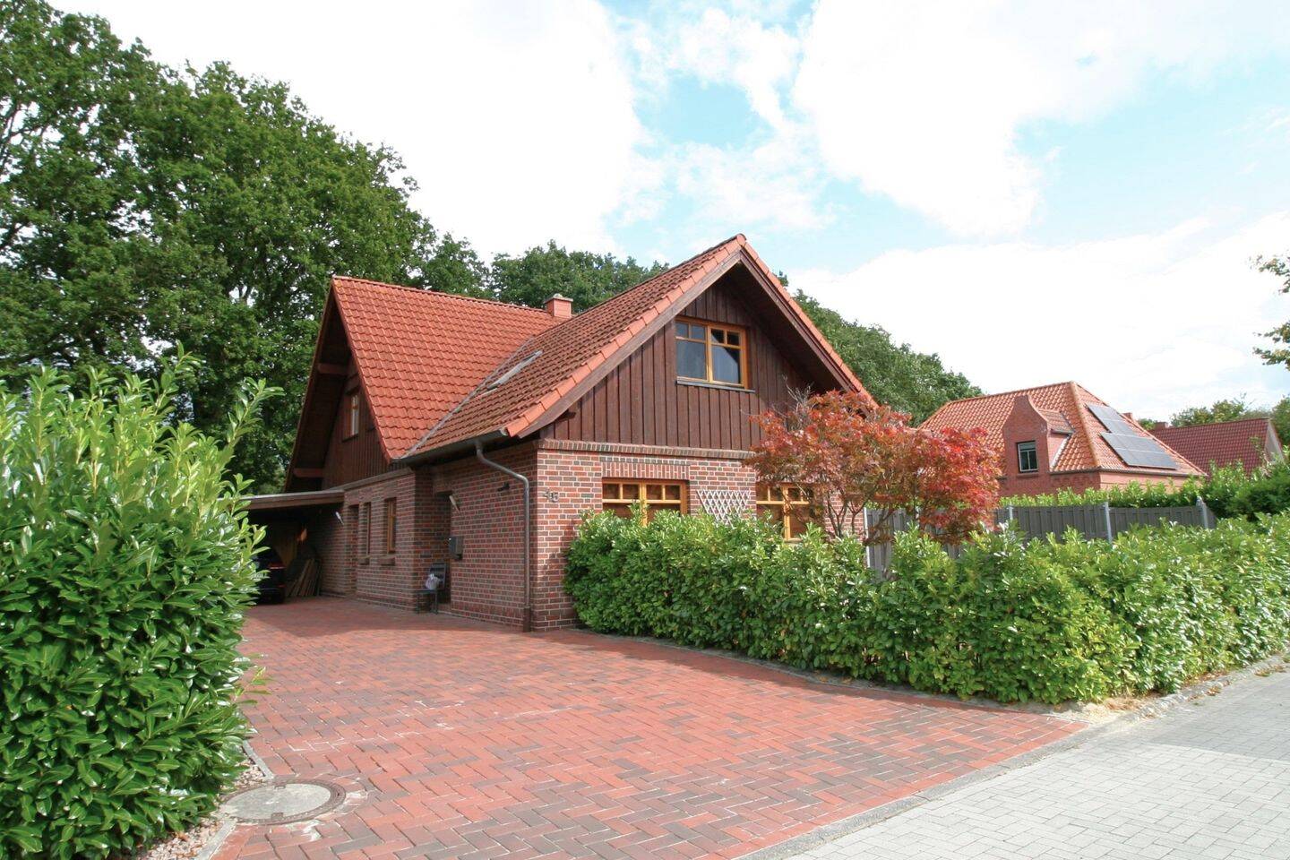 Charmantes Einfamilienhaus mit großzügigem Grundstück und vielseitigem Wohnkonzept, 26446 Friedeburg