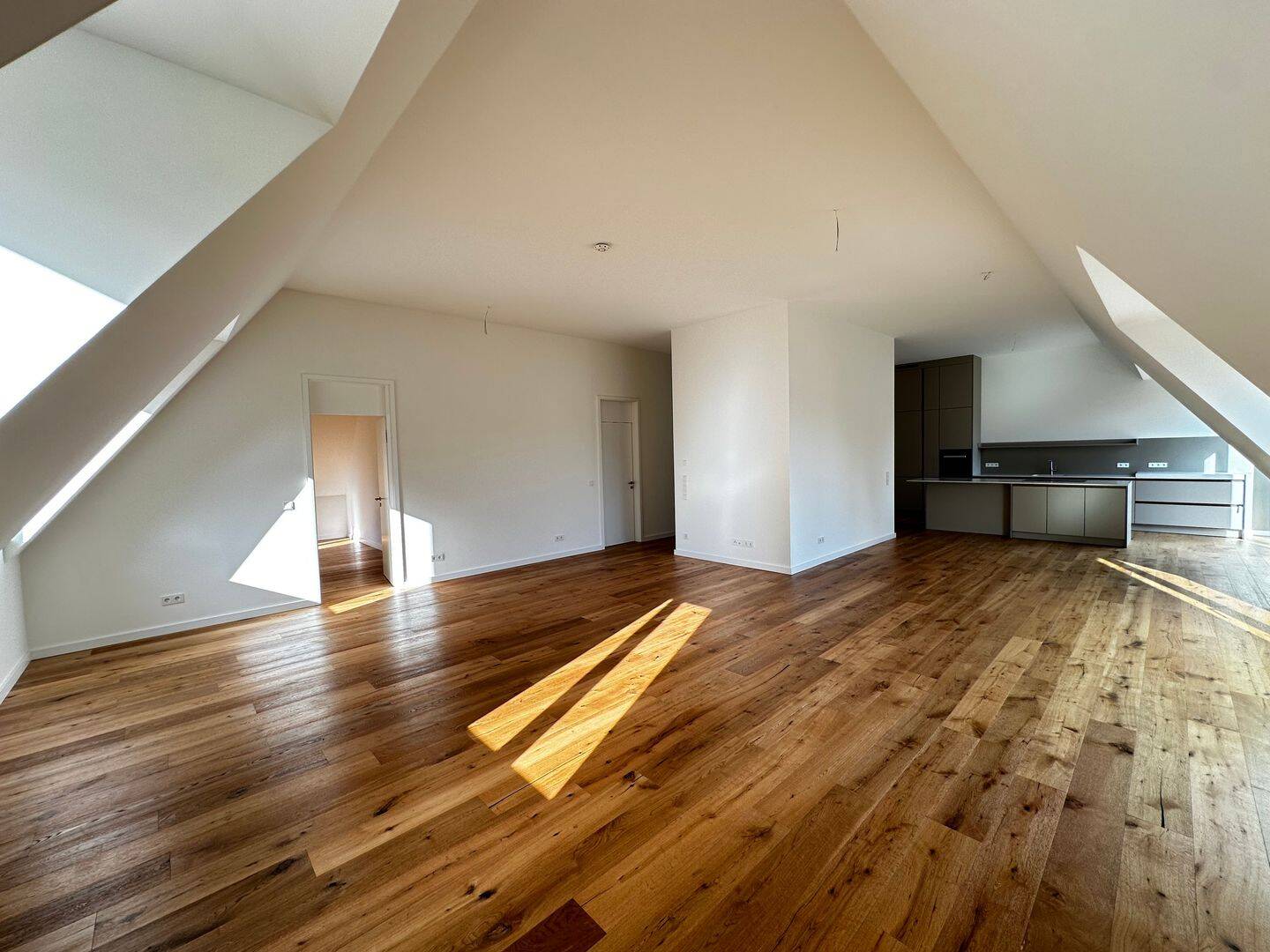 Großzügige 4-Zimmer-Dachgeschosswohnung im modernen Neubau, 24105 Kiel (Blücherplatz Brunswik Düsternbrook)