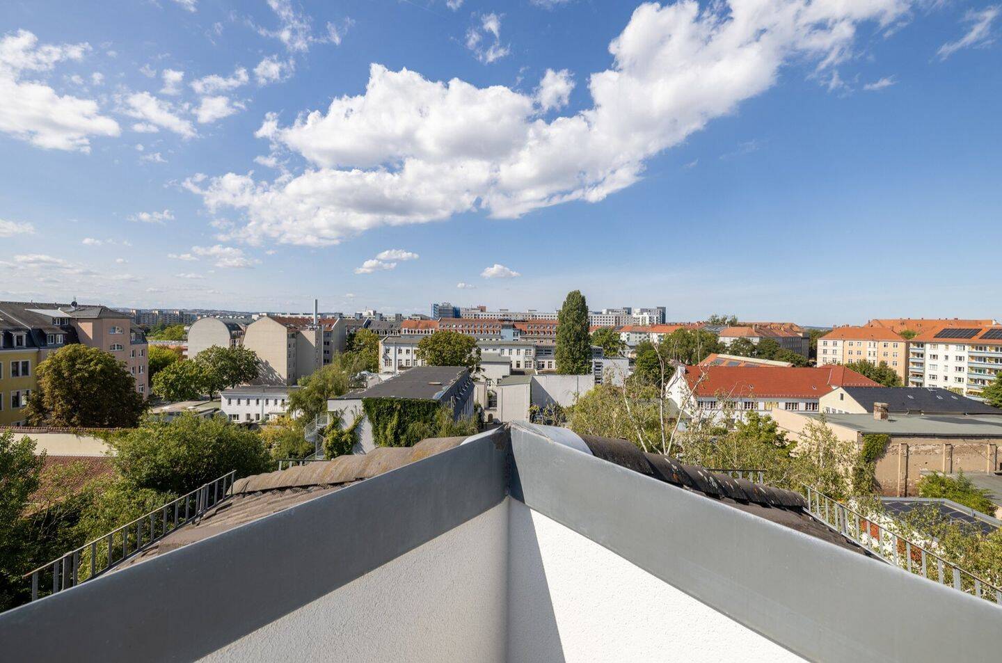 Einzigartige helle Maisonettewohnung mit großzügigem Dachgeschoss und Dachterrasse in Elbnähe, 1307 Dresden