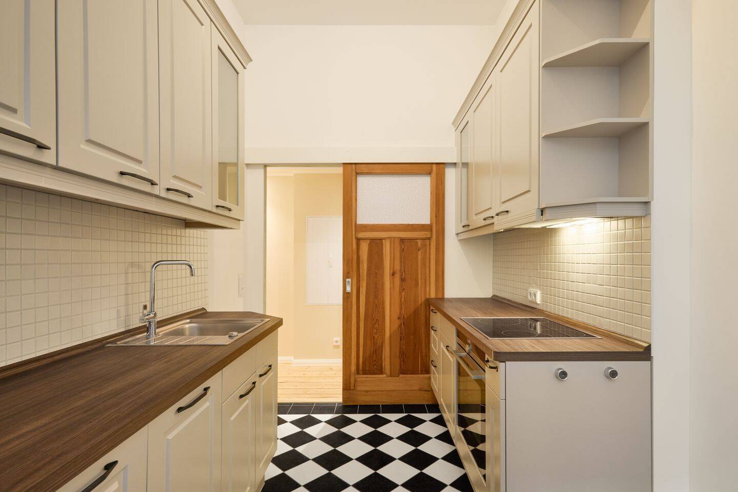 2-Zimmer-Wohnung im Altbau am Hochmeisterplatz – mit Terrasse & Einbauküche, 10709 Berlin (Charlottenburg-Wilmersdorf Charlottenburg Halensee Wilmersdorf)