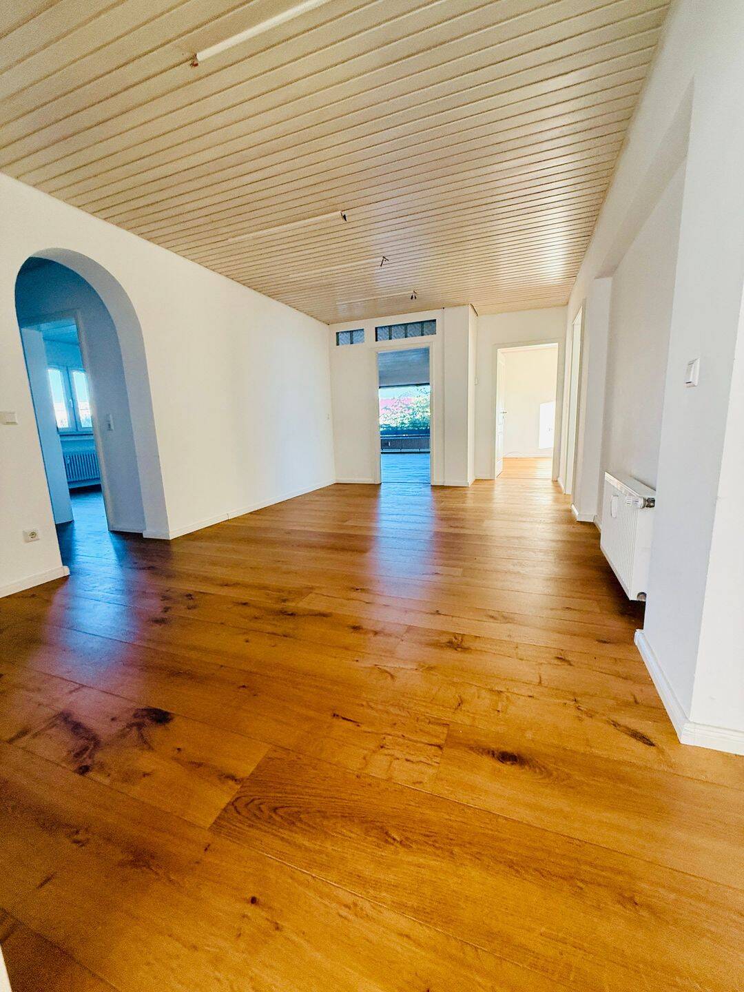 Großzügiges Wohnen: 5-Zimmer-Wohnung in Rommelsbach, 72768 Reutlingen
