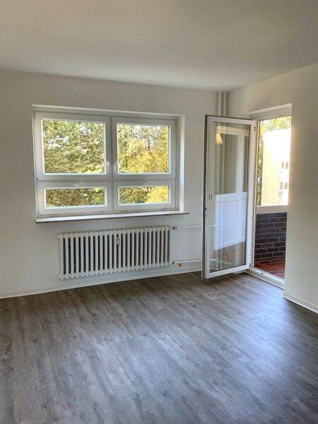Vollständig modernisierte 4-Zimmer-Wohnung mit Balkon, Aufzug und Gäste-WC – in Berlin-Lichtenrade, 12305 Berlin (Tempelhof-Schöneberg Buckow Lichtenrade)