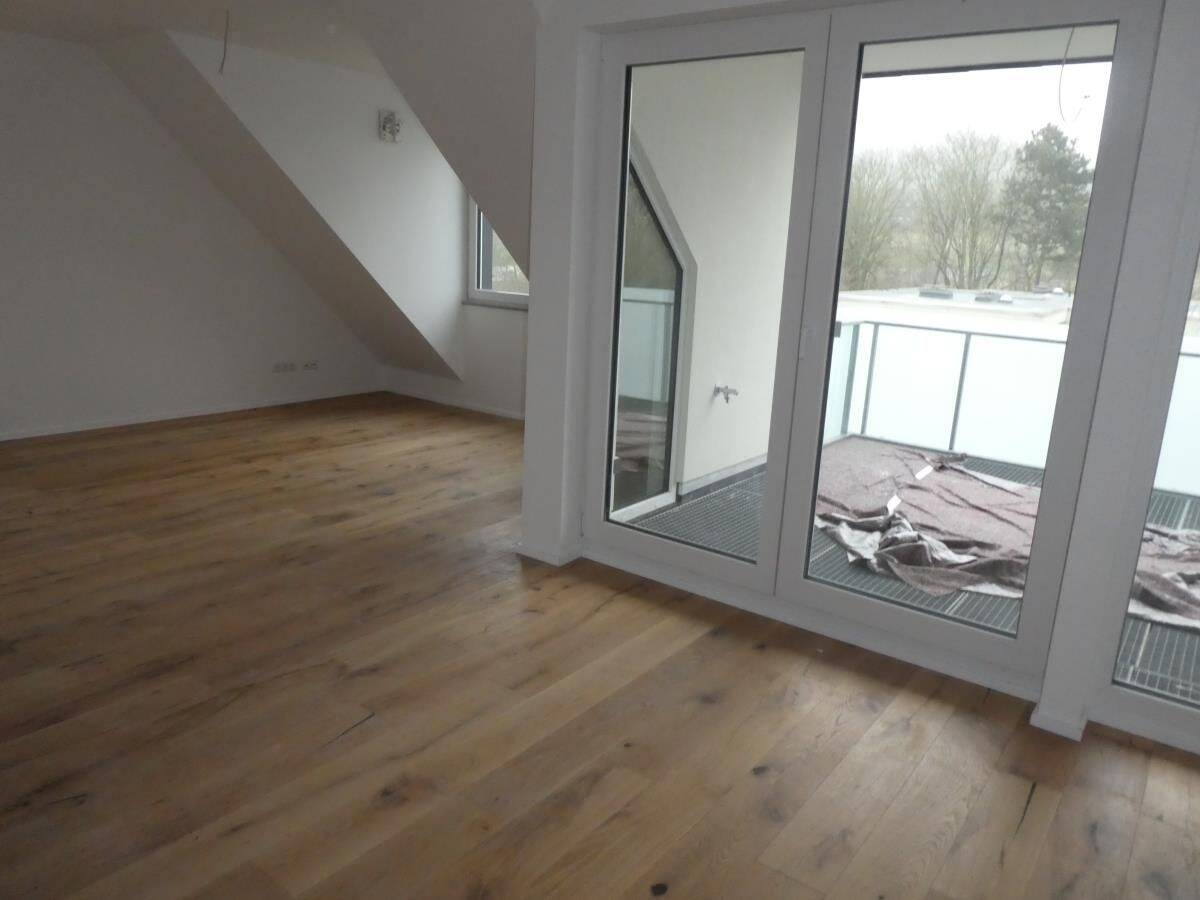 Neue helle Dachgeschoßwohnung mit moderner Heiztechnik im Energiesparhaus Bonn-Endenich, 53121 Bonn (Dransdorf Endenich Zentrum)