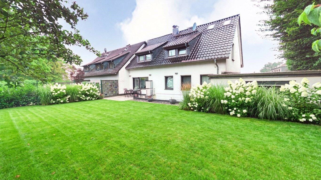 Moderne Doppelhaushälfte mit Doppelgarage in attraktiver familienfreundlicher Lage, 42579 Heiligenhaus